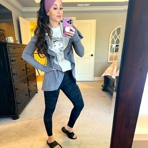 Lululemon jacket with multiple buttons, and a zipper, versatile.